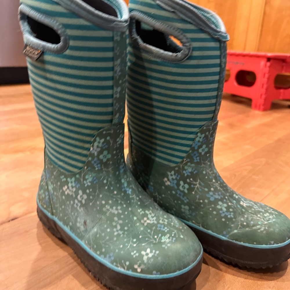 Kids Bogs Size 1